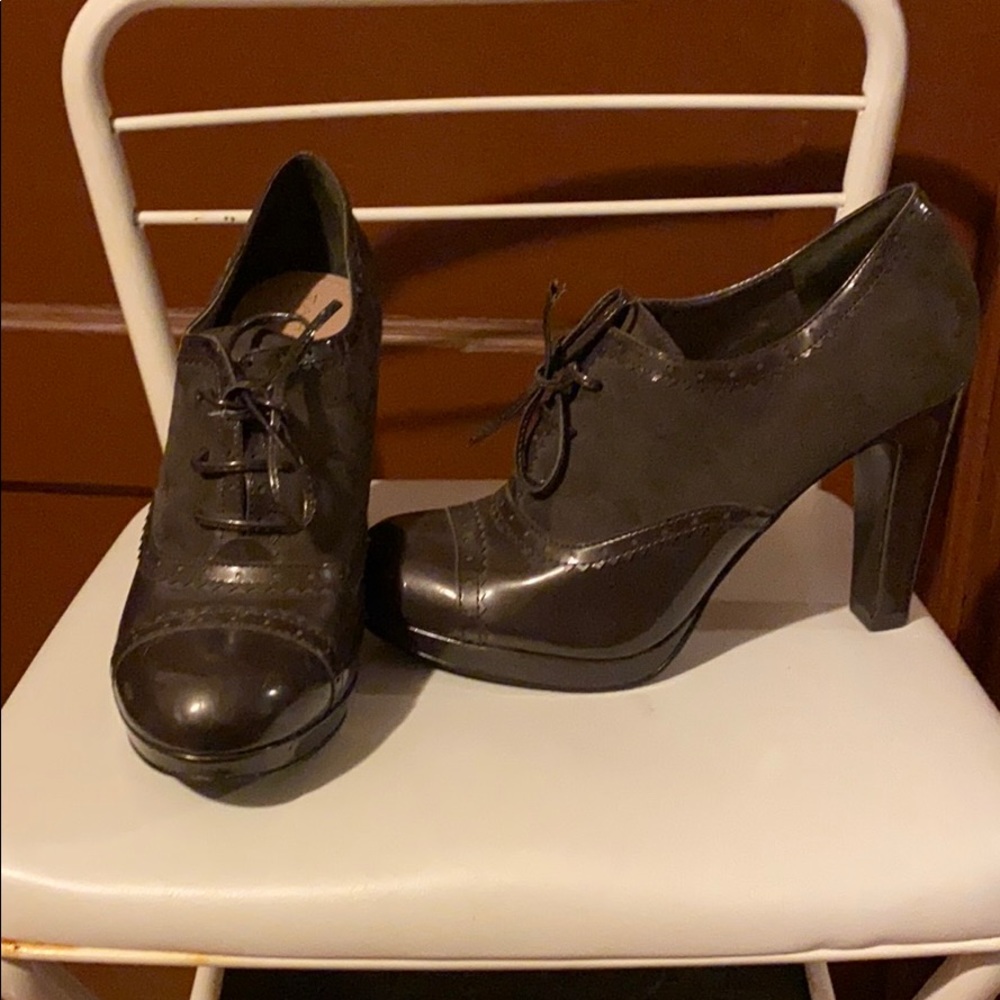 Tahari Brown Heeled Booties